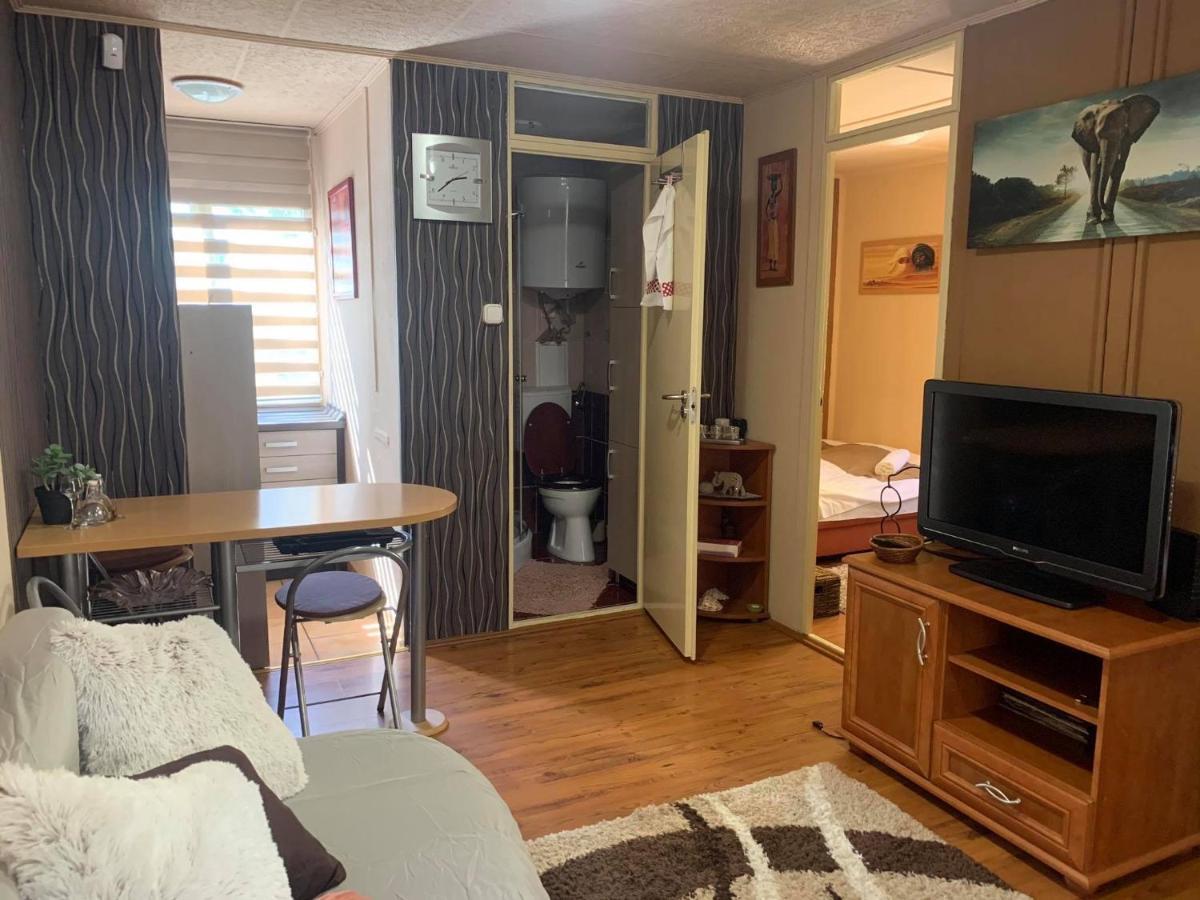 Gunarasi Villa Jacuzzival Dombóvár Exterior foto