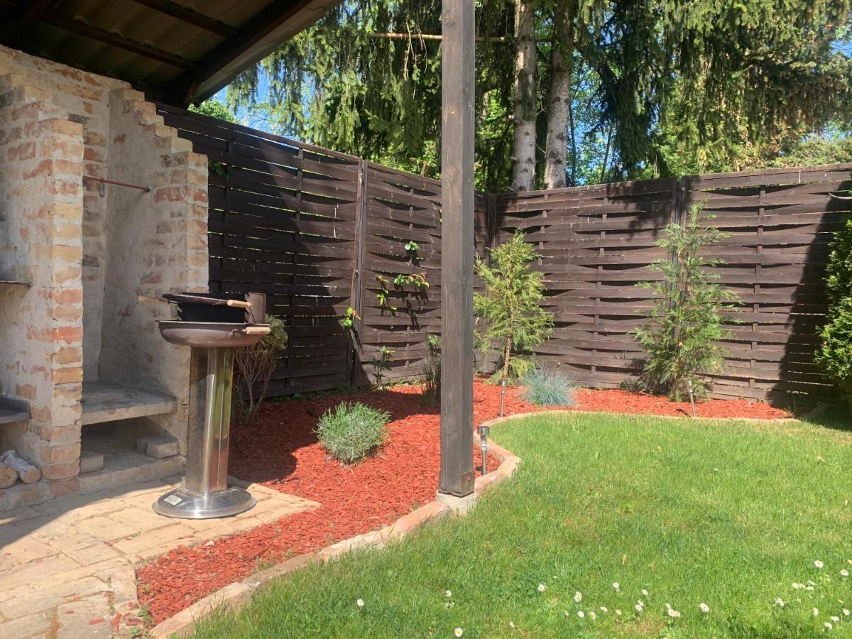 Gunarasi Villa Jacuzzival Dombóvár Exterior foto
