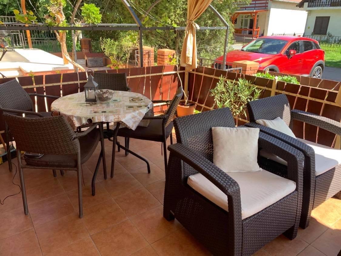 Gunarasi Villa Jacuzzival Dombóvár Exterior foto