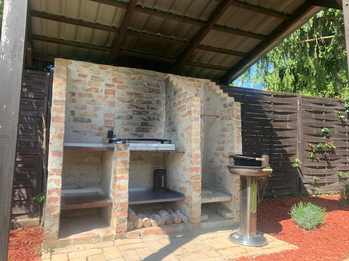 Gunarasi Villa Jacuzzival Dombóvár Exterior foto